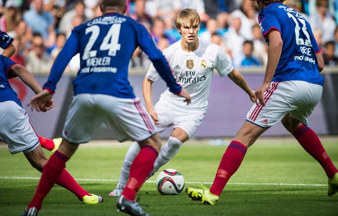 更是向整个 更是向整个